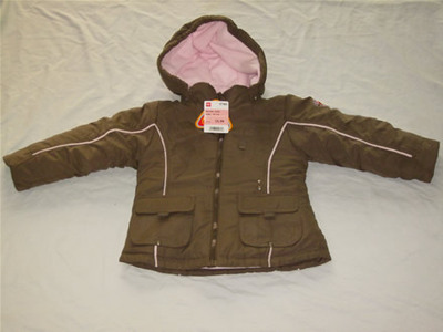 福州榮登貿易 專注品牌兒童風衣與鞋帽零售批發，打造童裝服飾一站式采購平臺